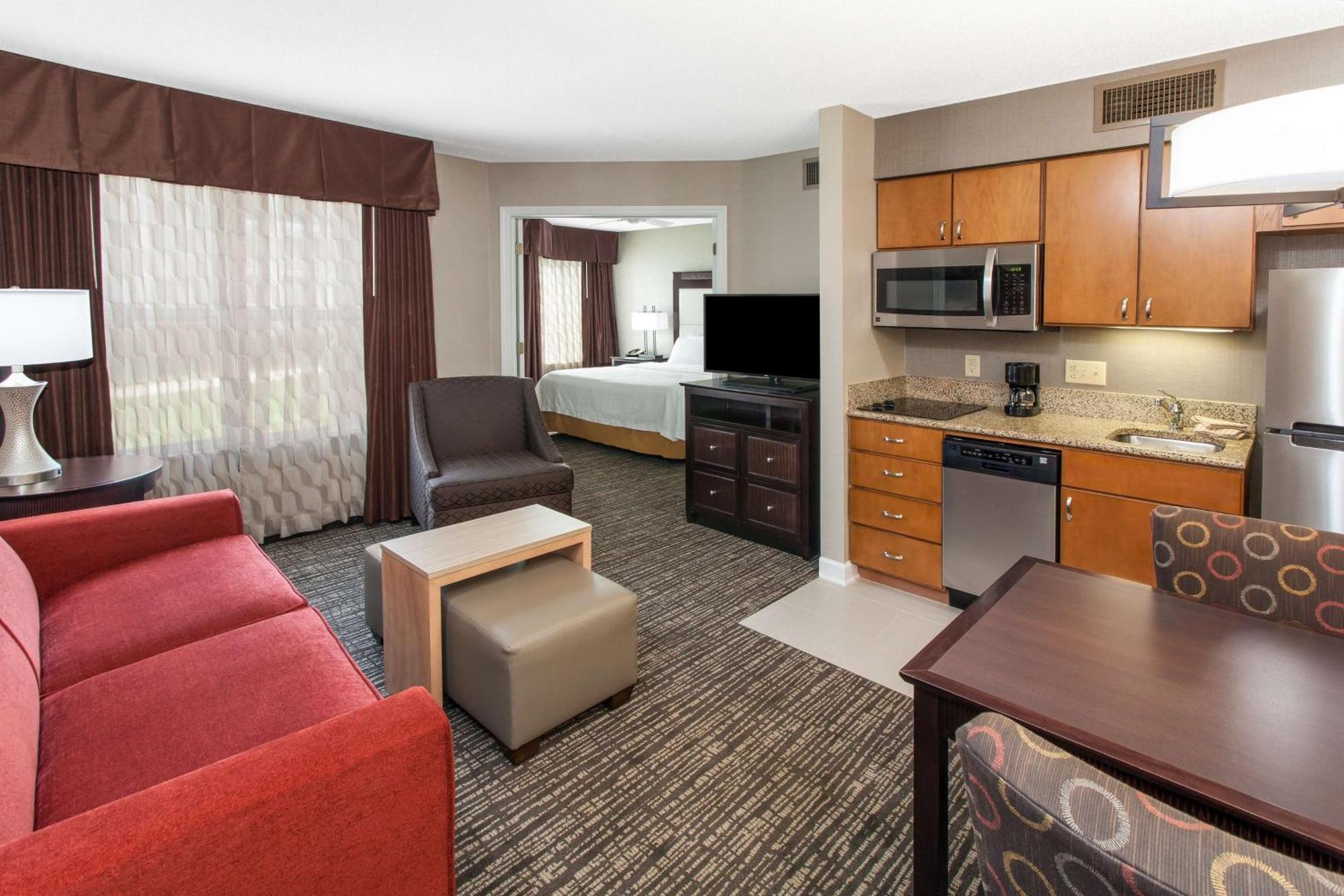 Hotel Homewood By Hilton At The Crossing